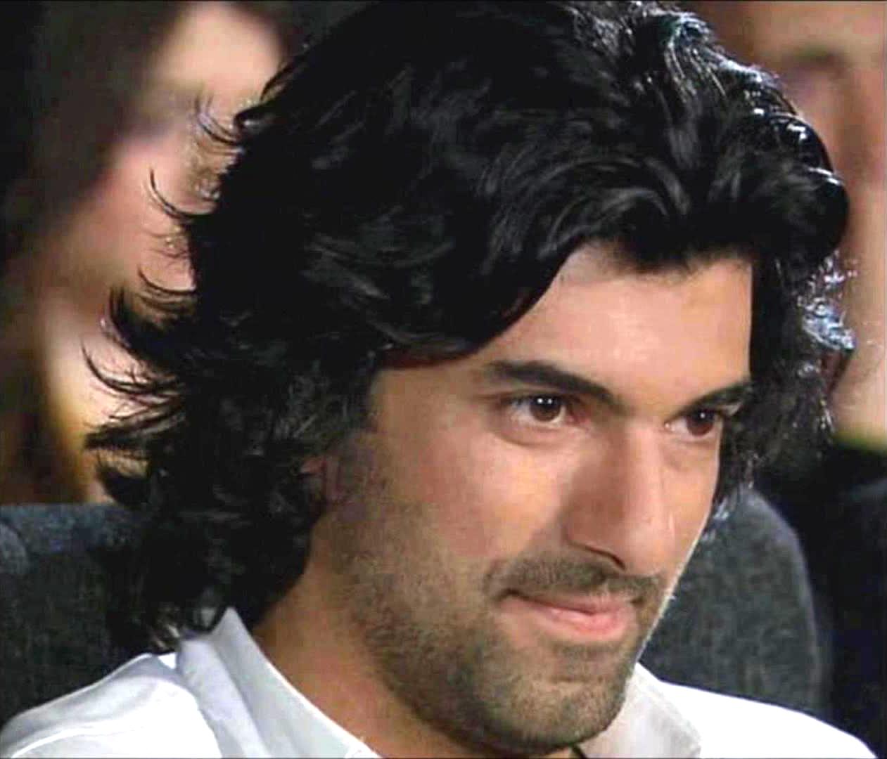 Engin Akyürek (Kerim) - Can't forget you.mp4_snapshot_02.43_[2013.01.26_23.50.37].jpg