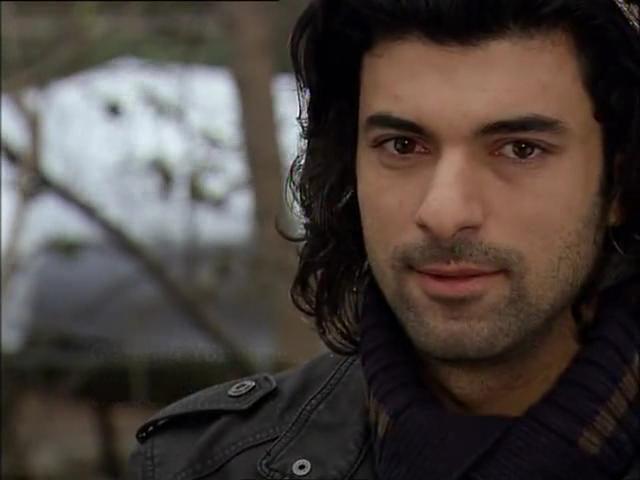 Fatmagulun.Sucu.Ne.BL.15.DVBRip.XviD.force13~1.avi_snapshot_00.02.07_[2013.02.01_00.21.18].jpg