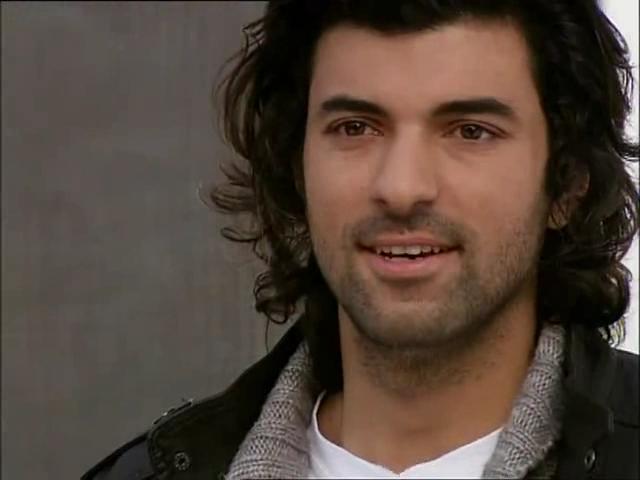 Fatmagulun.Sucu.Ne.BL.15.DVBRip.XviD.force13~1.avi_snapshot_00.31.43_[2013.02.01_00.36.51].jpg