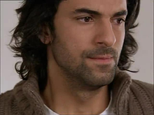 Fatmagulun.Sucu.Ne.BL.15.DVBRip.XviD.force13~1.avi_snapshot_01.26.28_[2013.02.01_18.25.40].jpg