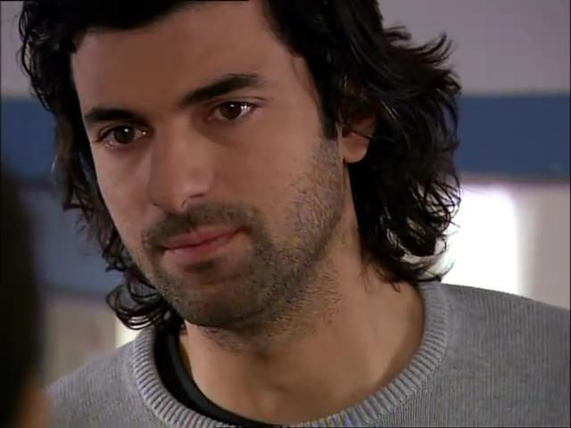 Fatmagülün Suçu Ne 13.Bölüm Part 1.flv_snapshot_03.06_[2013.02.07_22.07.22].jpg