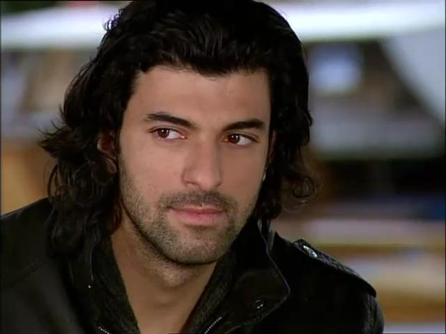 Fatmagülün Suçu Ne 14.Bölüm Part 1.flv_snapshot_35.04_[2013.02.08_21.54.17].jpg