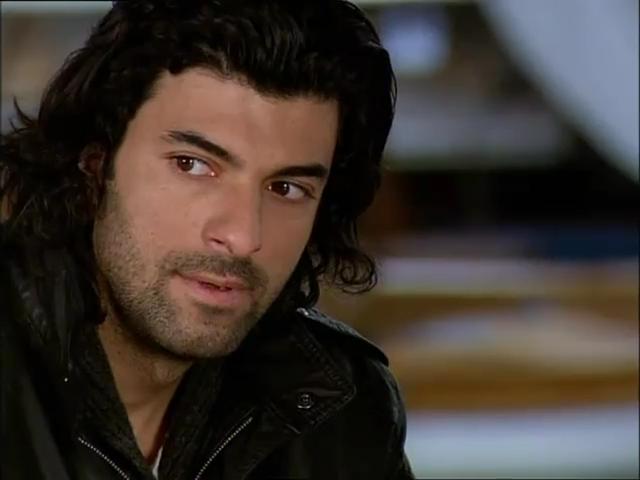 Fatmagülün Suçu Ne 14.Bölüm Part 1.flv_snapshot_39.08_[2013.02.08_21.56.31].jpg