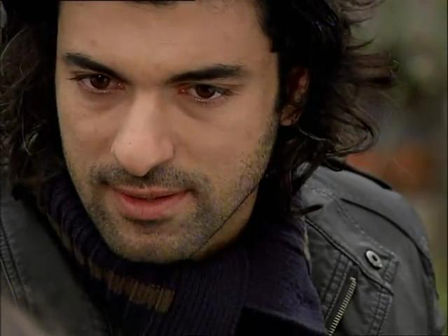 Fatmagülün Suçu Ne 14.Bölüm Part 2.flv_snapshot_42.08_[2013.02.08_22.08.09].jpg