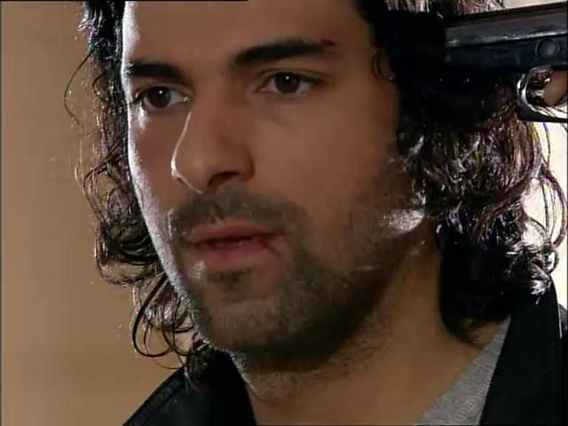 Fatmagülün Sucu Ne 20.Bölüm Part 1.flv_snapshot_01.39_[2013.02.10_21.05.02].jpg