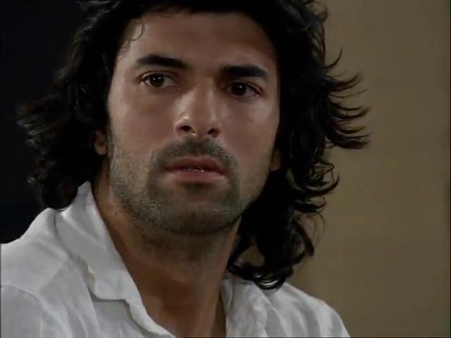 Fatmagülün Suçu Ne 3.Bölüm.flv_snapshot_00.24.37_[2013.02.11_21.58.40].jpg