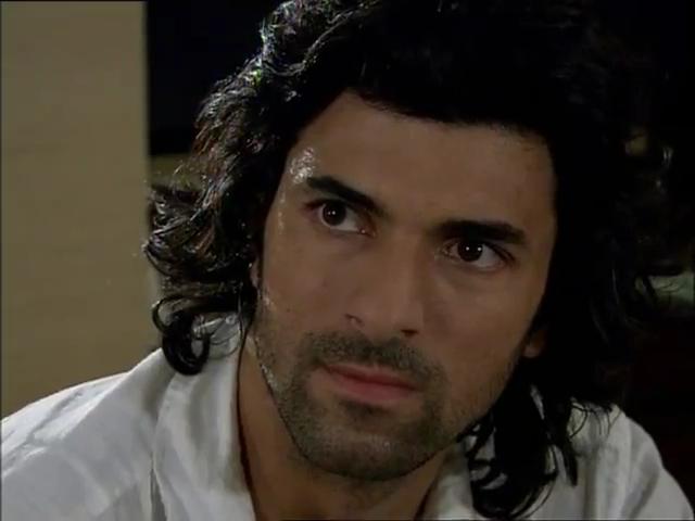Fatmagülün Suçu Ne 3.Bölüm.flv_snapshot_00.29.40_[2013.02.11_22.00.29].jpg