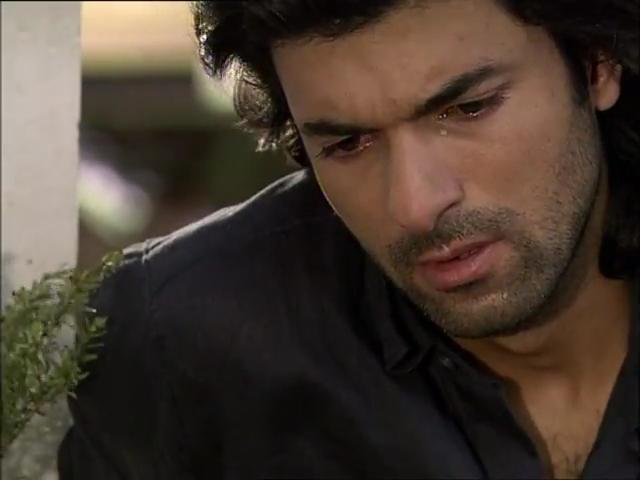 Fatmagülün Suçu Ne 3.Bölüm.flv_snapshot_01.04.48_[2013.02.11_22.09.55].jpg