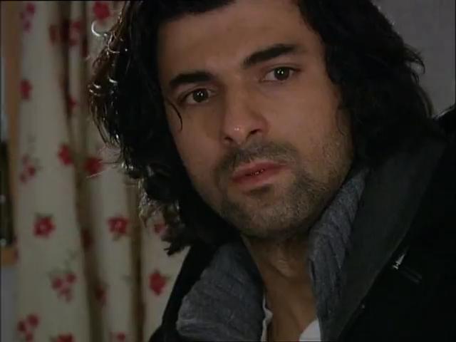 Fatmagülün Suçu Ne 24.Bölüm.flv_snapshot_01.00.55_[2013.02.17_21.31.14].jpg