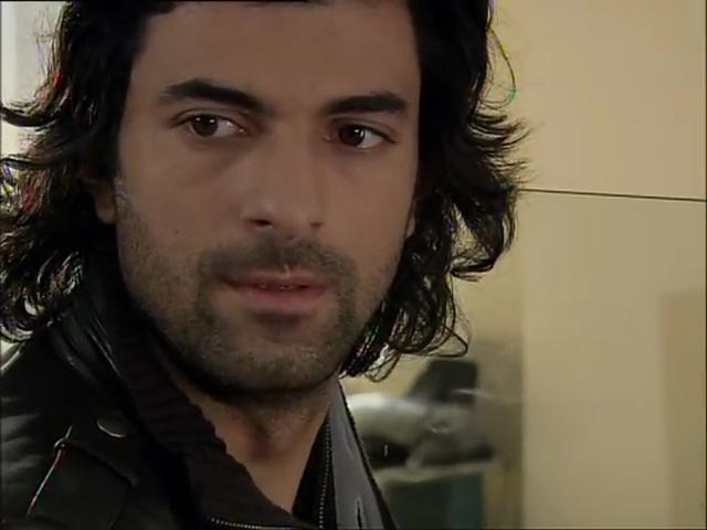 Fatmagülün Suçu Ne 11.Bölüm.flv_snapshot_00.02.45_[2013.02.20_23.18.00].jpg