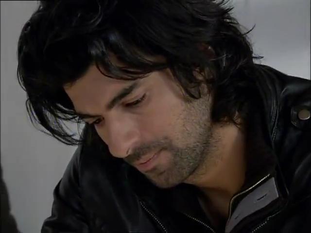 Fatmagülün Suçu Ne 11.Bölüm.flv_snapshot_00.26.52_[2013.02.20_23.36.44].jpg