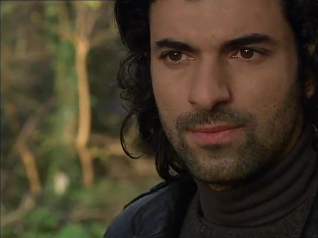 Fatmagülün Suçu Ne 11.Bölüm.flv_snapshot_01.22.23_[2013.02.20_23.56.43].jpg
