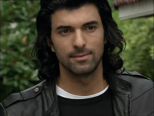 Fatmagülün Suçu Ne 7.Bölüm.flv_snapshot_00.22.54_[2013.02.22_23.58.00].jpg