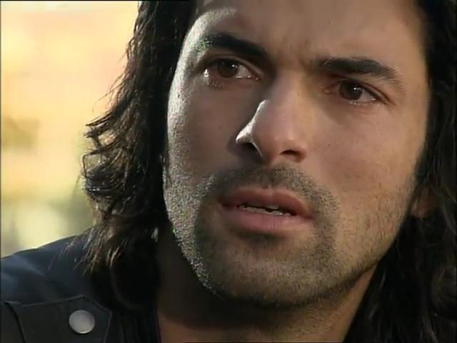 Fatmagülün Suçu Ne 7.Bölüm.flv_snapshot_00.23.38_[2013.02.23_00.02.03].jpg