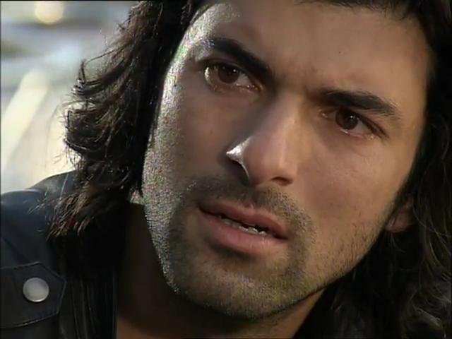 Fatmagülün Suçu Ne 7.Bölüm.flv_snapshot_00.23.47_[2013.02.23_00.02.33].jpg